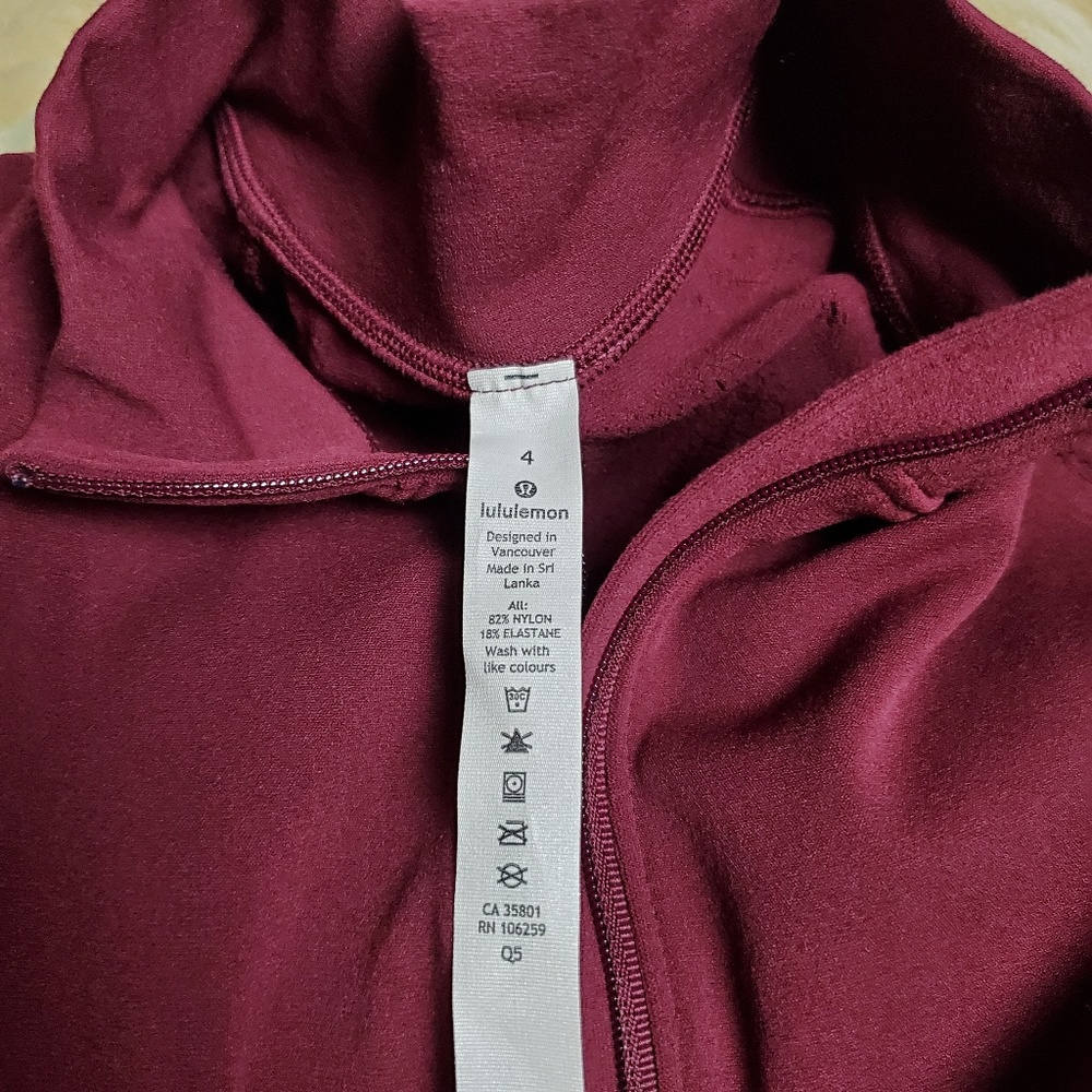 lululemon athletica Reveal 1/2 Zip Mindful Motion - Picture 5 of 8